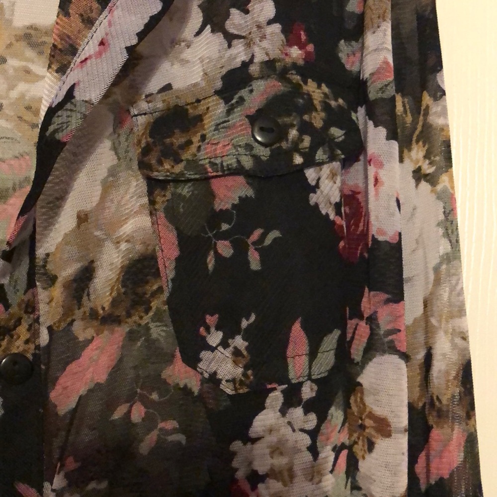 Button down blouse - Picture 3 of 3